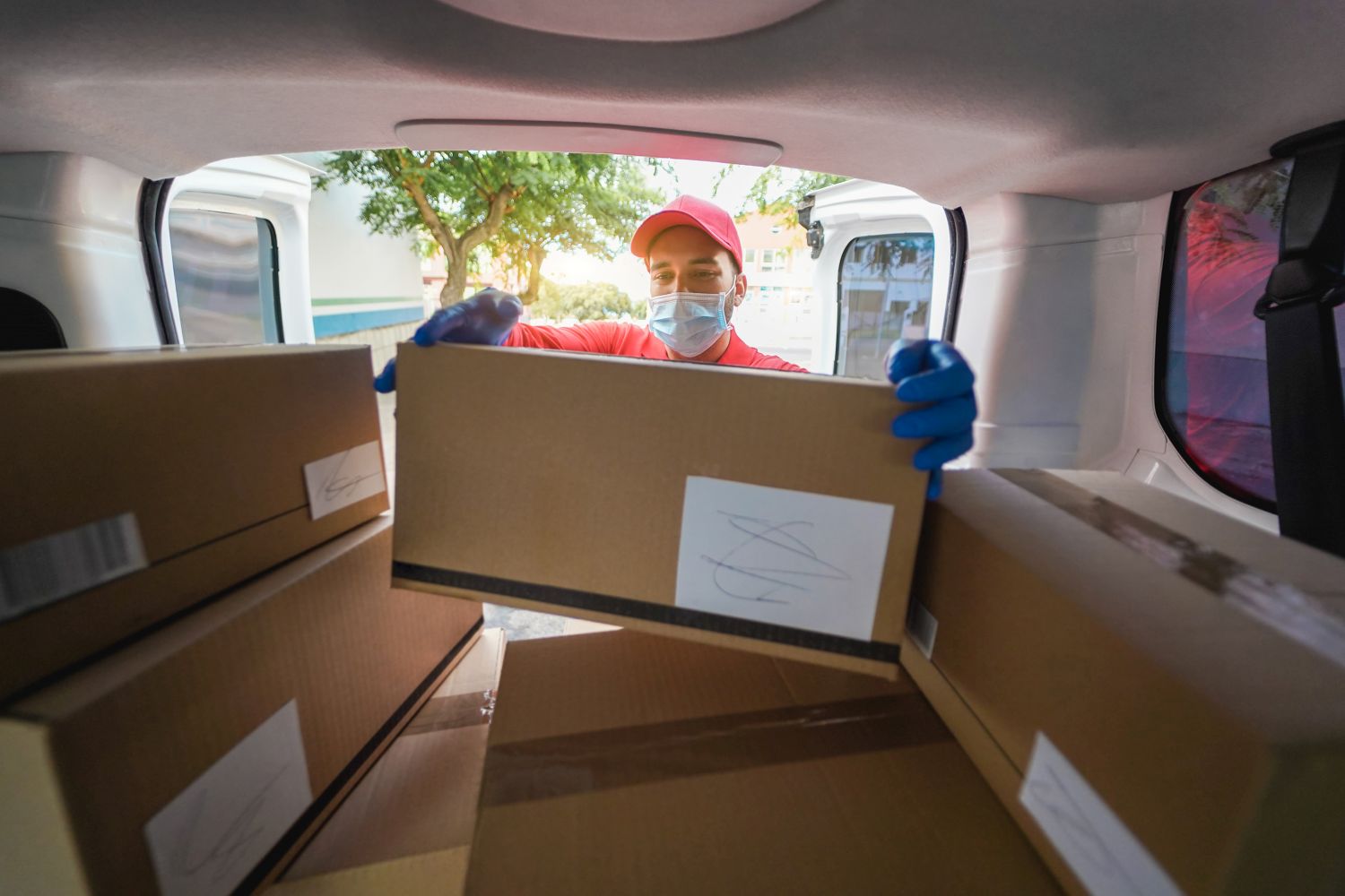 The Convenience Advantage: Why Parcel Delivery Services are a Game-Changer